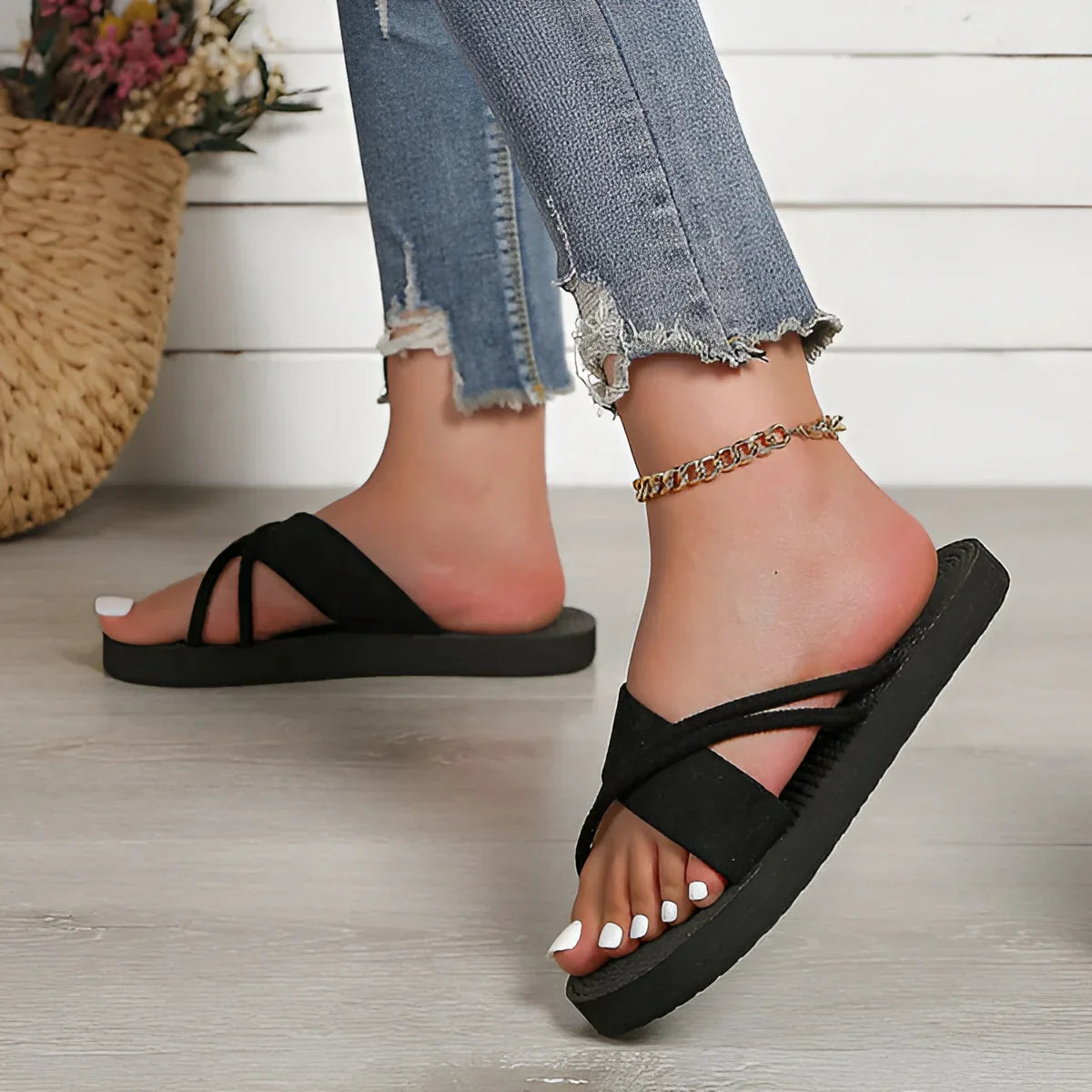 Britta - Tongs orthopédiques pour femmes Confort et style Noir