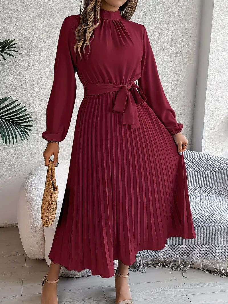 Cassandre - Robe unie à col droit et ceinture plissée Rouge