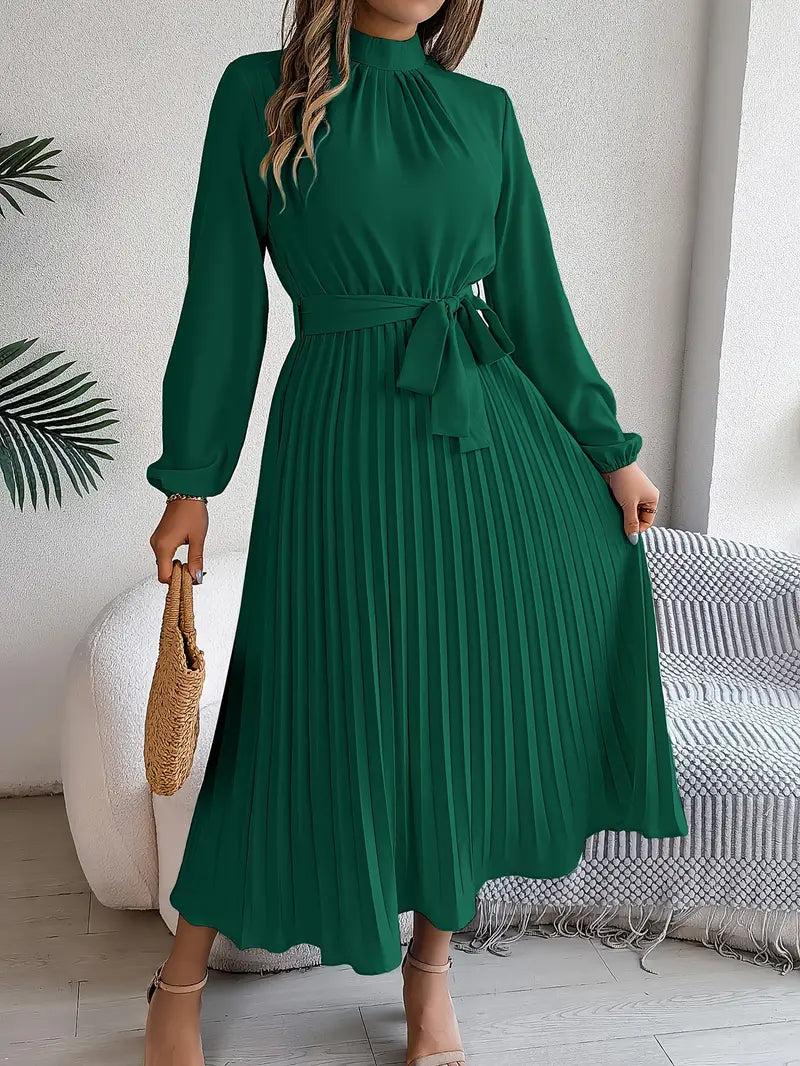 Cassandre - Robe unie à col droit et ceinture plissée Vert