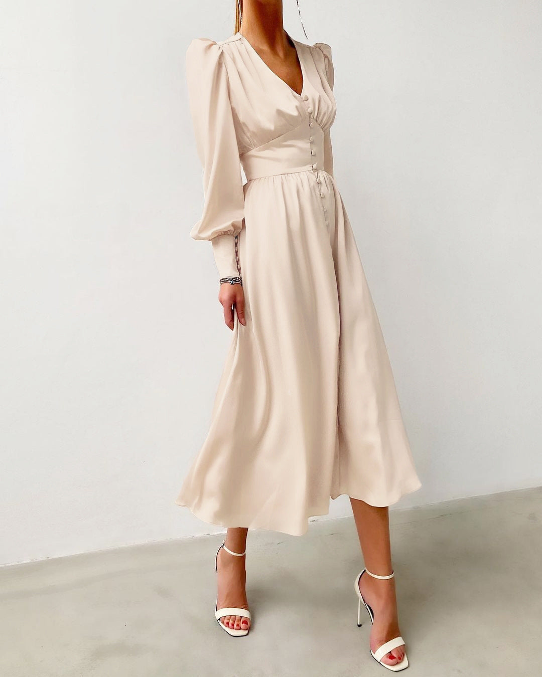 Dominica- Robe élégante en satin pour femme Beige 1