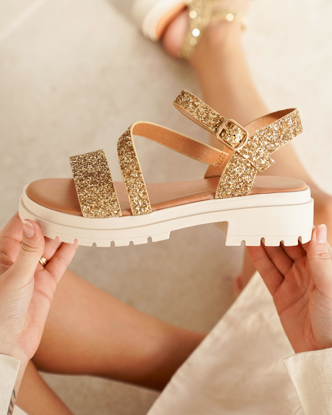 Norah – Sandales Femme Plateforme Dorées Confortables et Chic 1