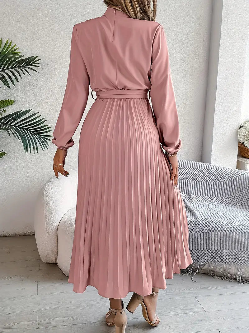Cassandre - Robe unie à col droit et ceinture plissée