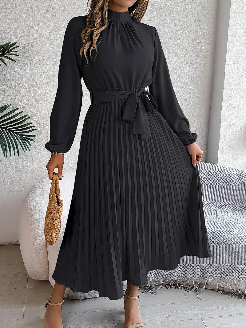 Cassandre - Robe unie à col droit et ceinture plissée