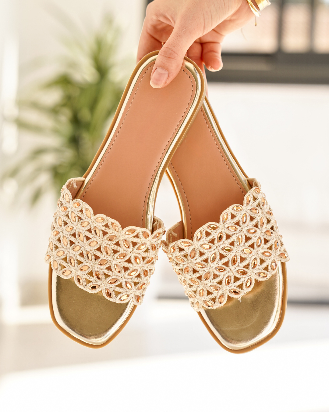 Olivia – Sandales Plates Femme Mule Dorée Confortable 2