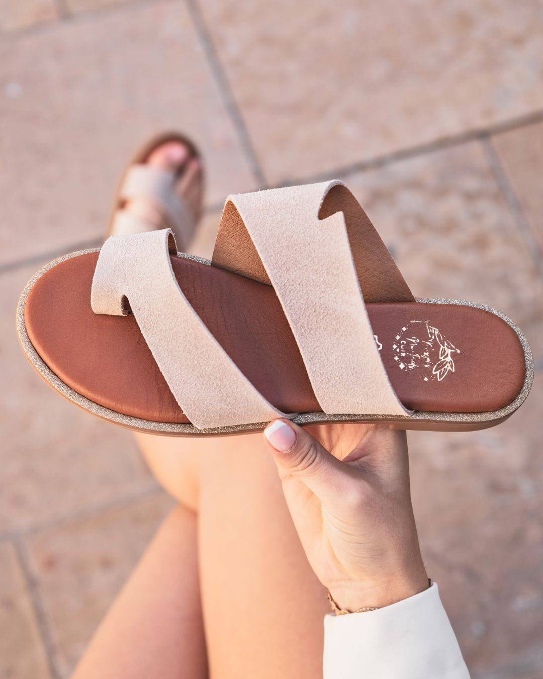 Pauline – Sandales Plates Femme en Cuir Taupe Élégantes 3