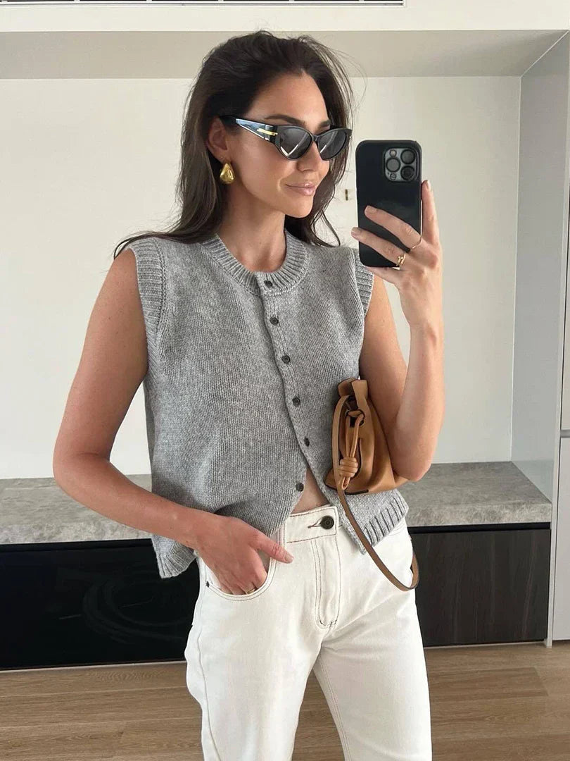 Babette – Gilet Sans Manches Gris Femme Polyvalent et Tendance 1