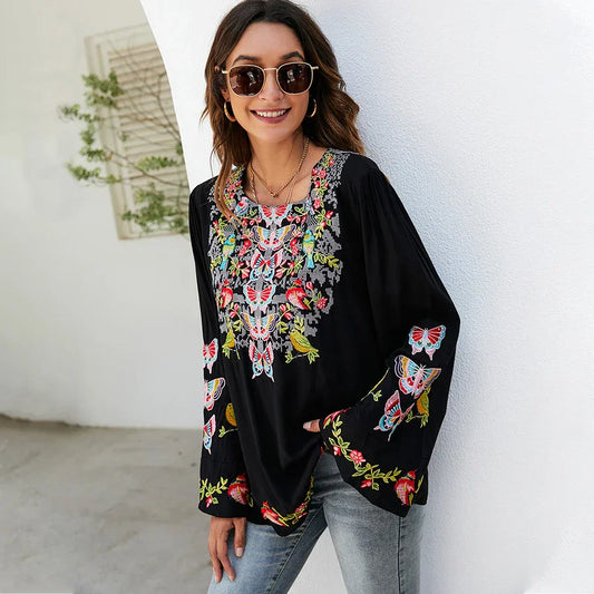 Blandine – Blouse Noire Brodée Femme Style Raffiné et Sophistiqué 1