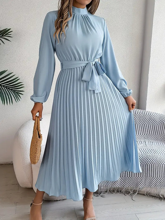Cassandre - Robe unie à col droit et ceinture plissée Bleu clair