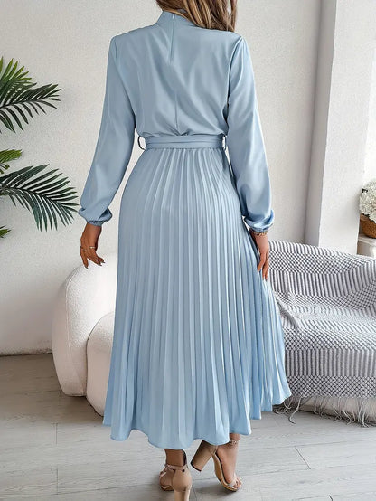 Cassandre - Robe unie à col droit et ceinture plissée Bleu clair 1