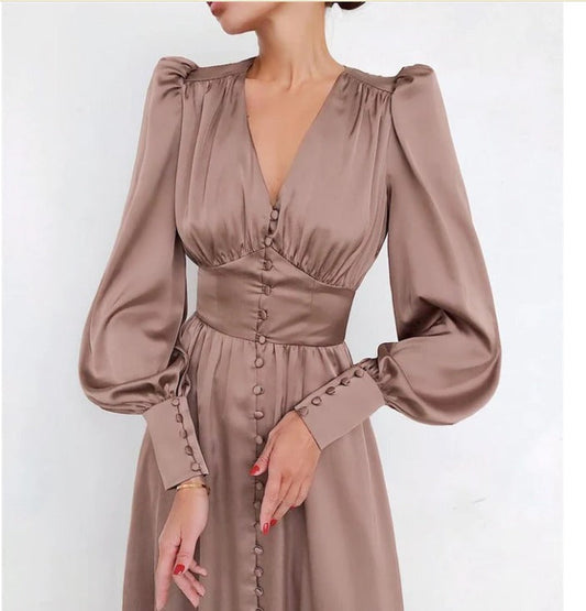 Dominica- Robe élégante en satin pour femme Kaki
